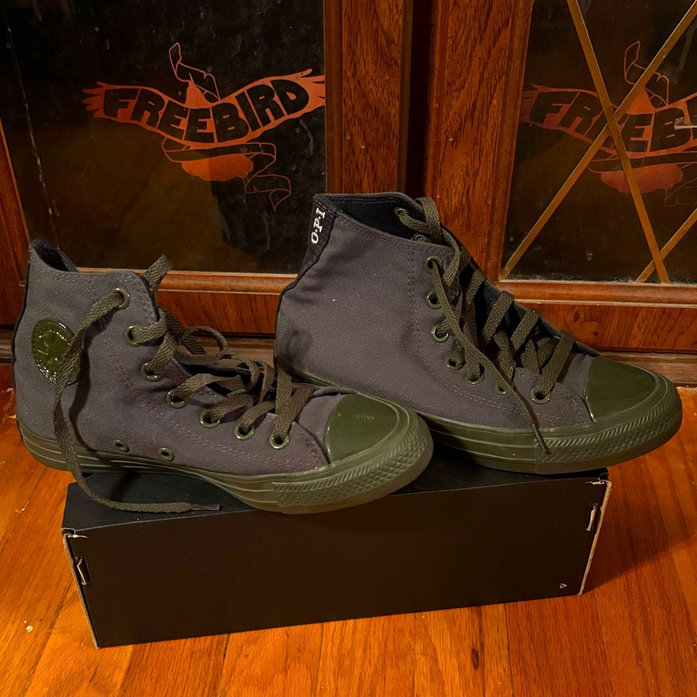 Limited edition OPI Aber-Green converse in a women’s size 6